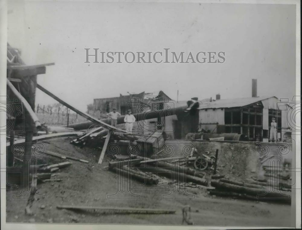 1934 Press Photo Mine Buildings wrecked by the wind near Springfield, Illinois - Historic Images