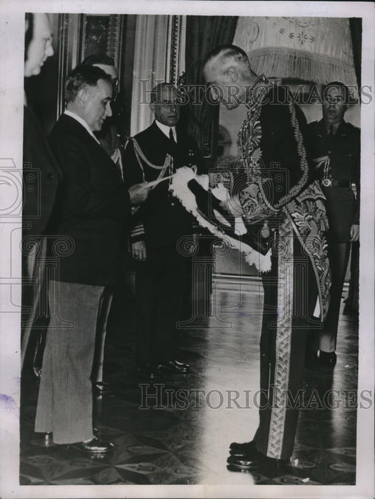 1935 Press Photo Sir Hughes Gurney Dr. Getukio Caragas English Ambassador - Historic Images