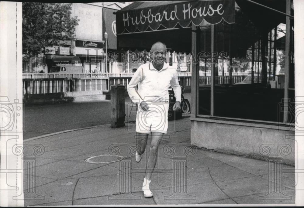 1967 Press Photo Wash.D.C. William Proxmire, Wis Senator out for a jog - Historic Images