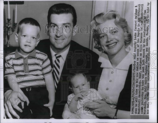 1960 Press Photo Cinncinati, Ohio NBA's Charley Wolf & family - Historic Images