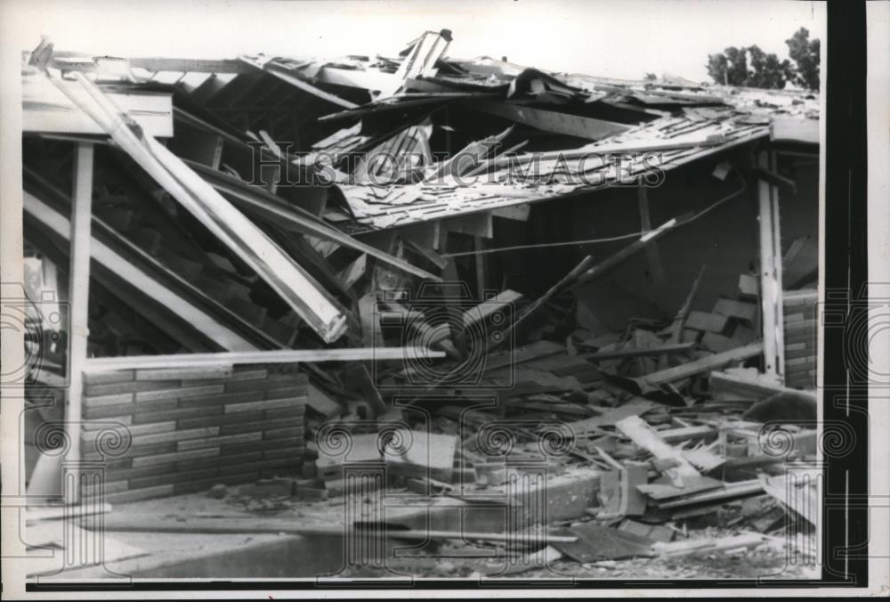 1961 Press Photo Blast Wreckage at Motel FBI Called to Investigate Blast - Historic Images