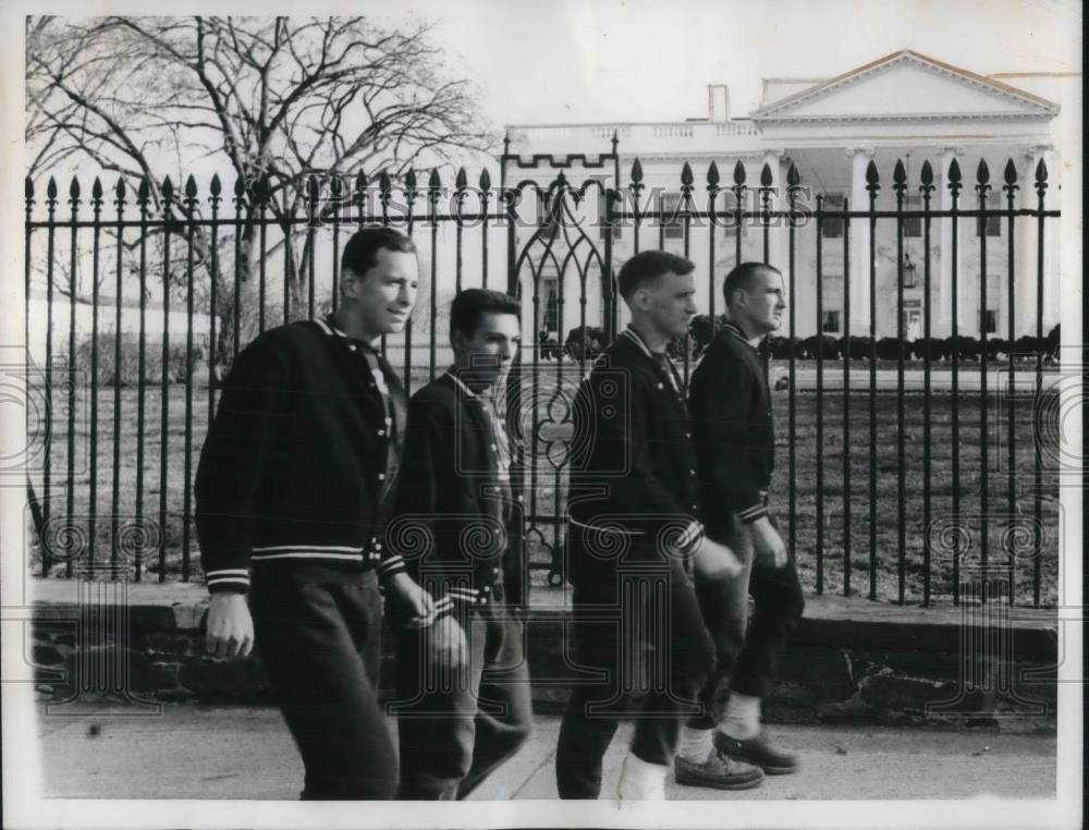 1963 Press Photo Four College Students Hike From New York To Washington DC - Historic Images