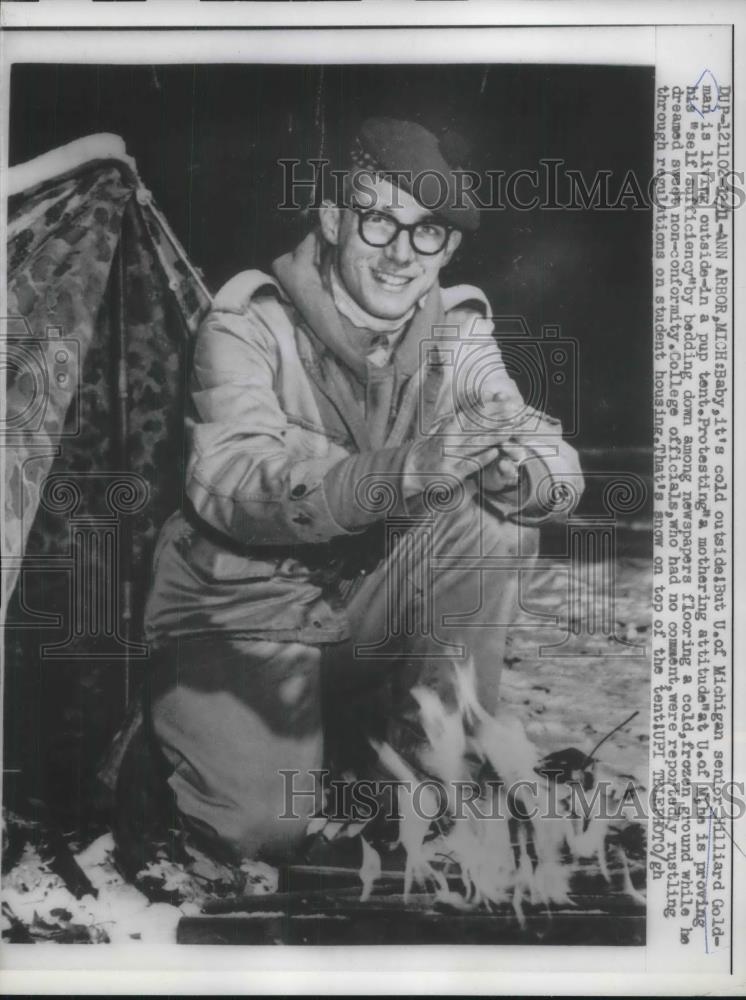 1958 Press Photo University of Michigan Senior Williard Goldman Living in Tent - Historic Images