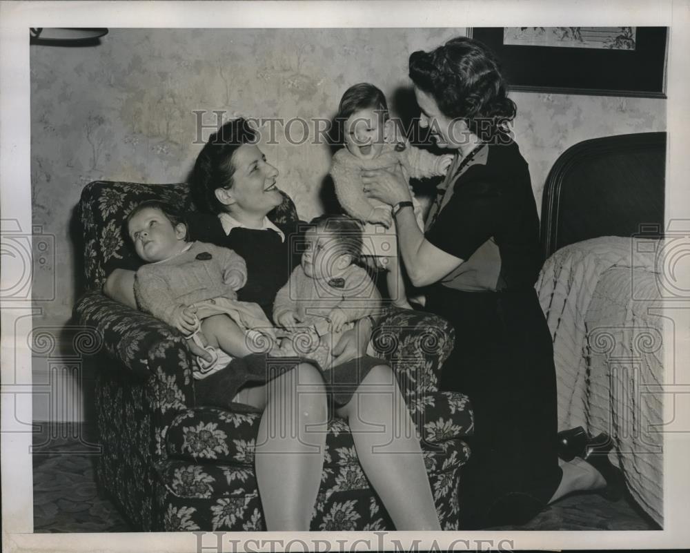 1946 Press Photo Triplets Meet Paternal Grandmother, Mrs. Frank Glass - Historic Images