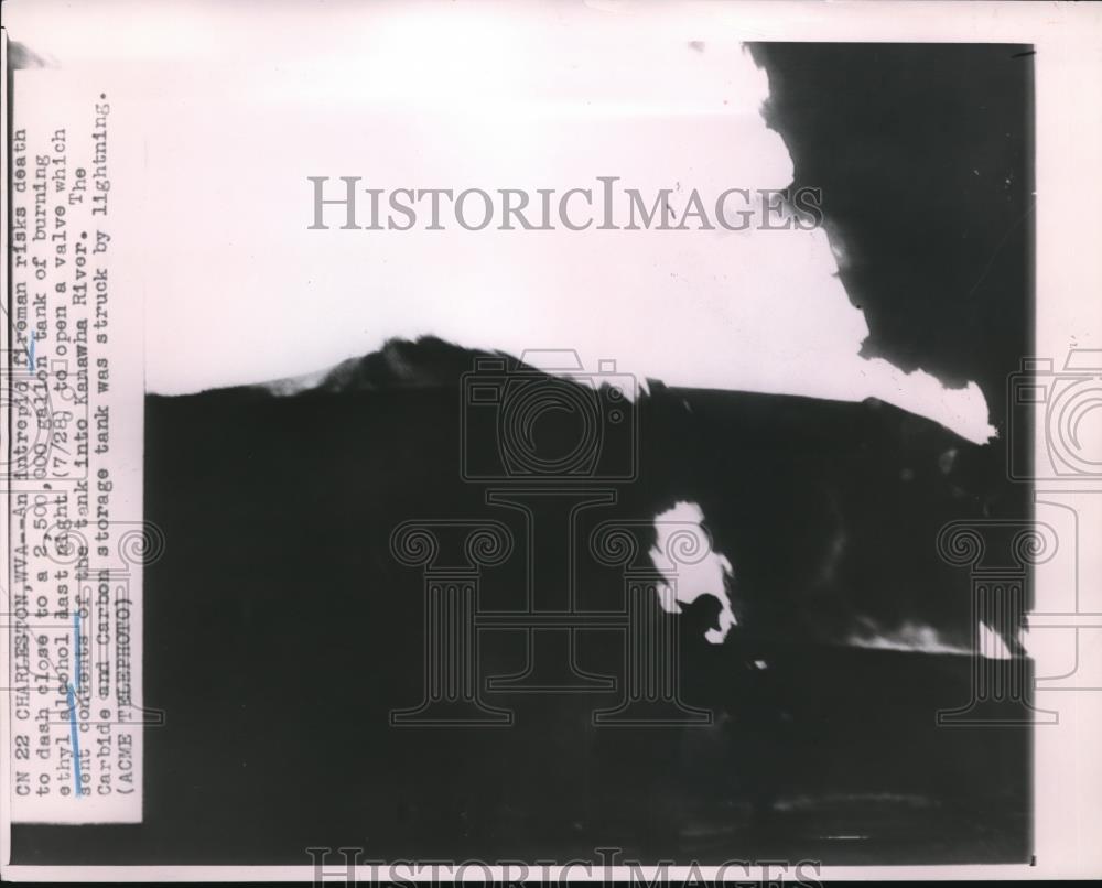 Press Photo Fireman Risks Death to Close Burning Ethyl Alcohol Valve - Historic Images