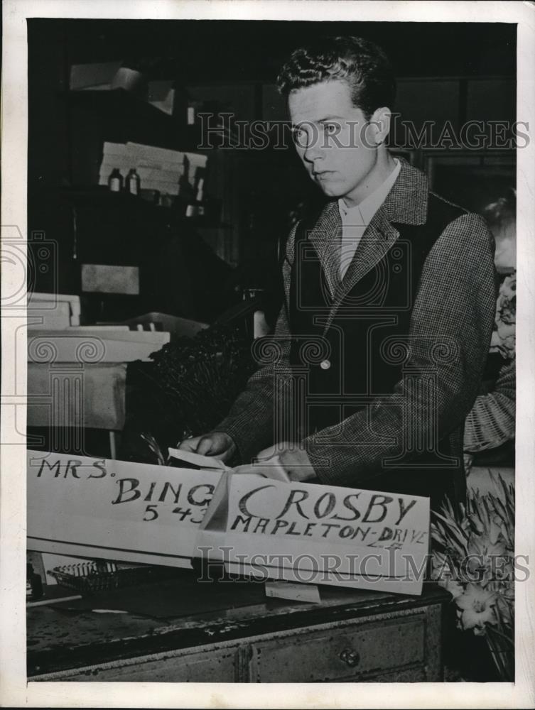 1945 Press Photo Hollywood California Lionel Goetz Discharged From Marines - Historic Images