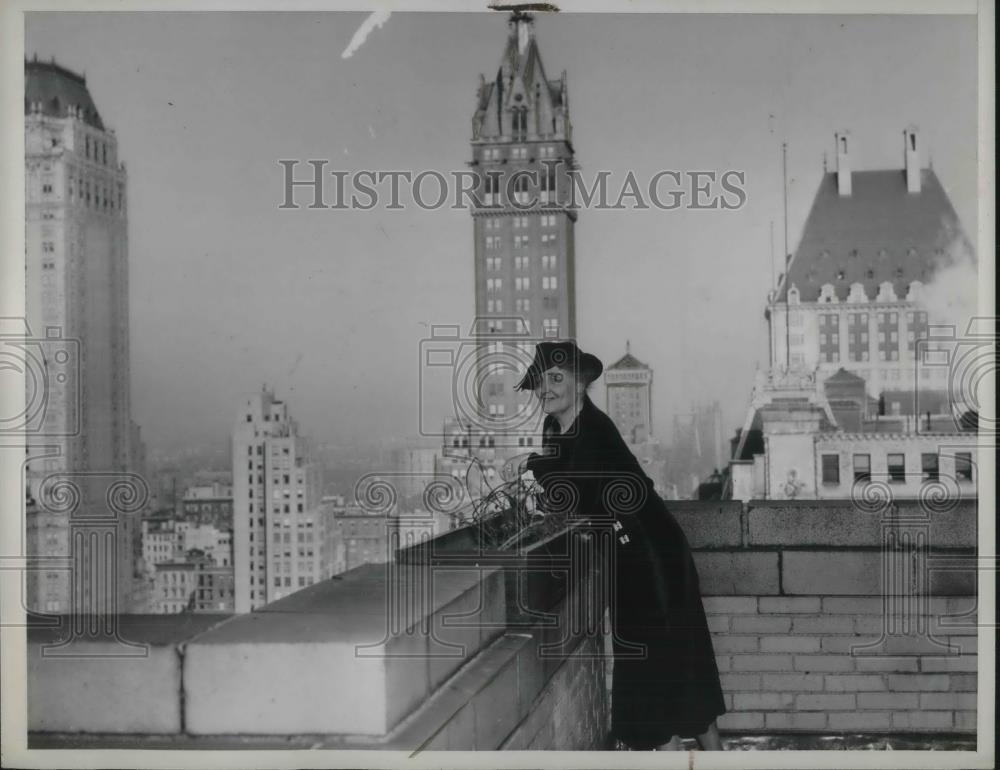 1937 Press Photo Mrs. Carl Gray chosen &quot;American Mother of 1937&quot; - neb77329 - Historic Images