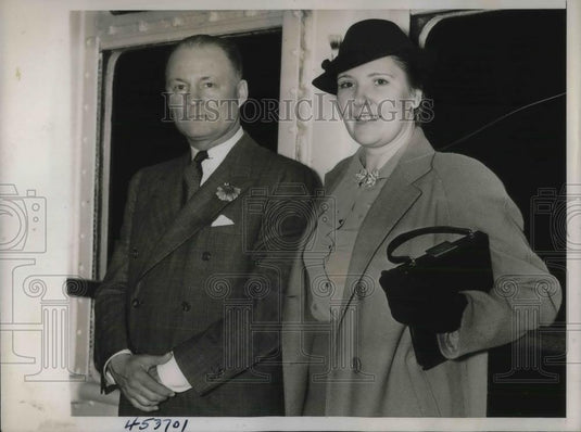 1938 Press Photo NYC, Cmdr Charles Rosendahl & wife, he is Naval aviation expert - Historic Images