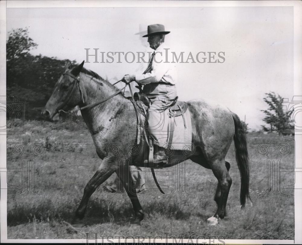 1953 Press Photo JR Murvin Rides Horse On His Ranch In Flora, IL - Historic Images