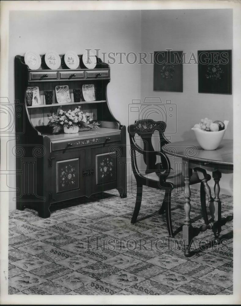 1956 Press Photo Dining room dÃƒÆ’Ã†â€™Ãƒâ€ ÃƒÆ’Ãƒâ€šÃ‚Â©cor with Axminster rug - Historic Images