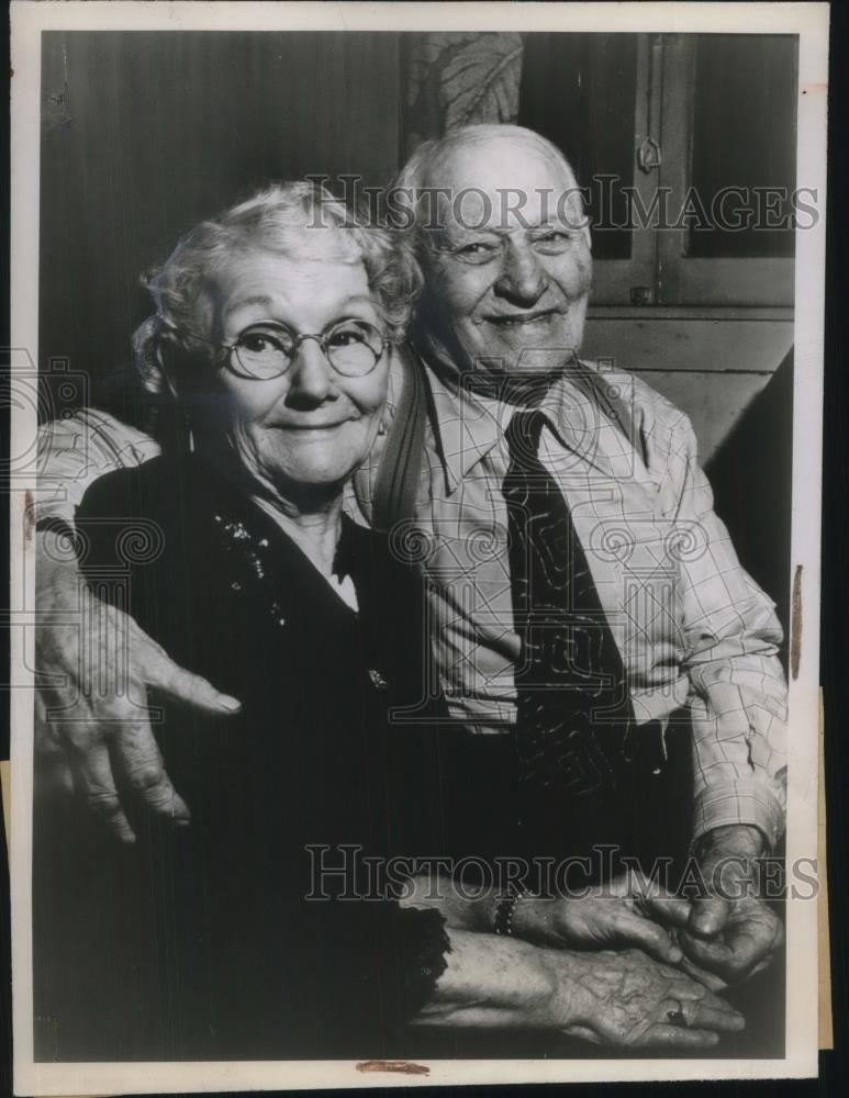 1948 Press Photo Lucy Emma Grace Turner Chambers Marriage Of Two Elderly People - Historic Images