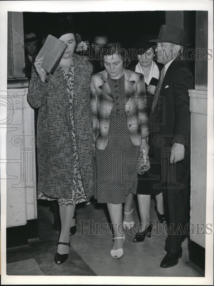 1942 Press Photo 3 Chicago Women Arraigned with Husbands Charged with Treason - Historic Images