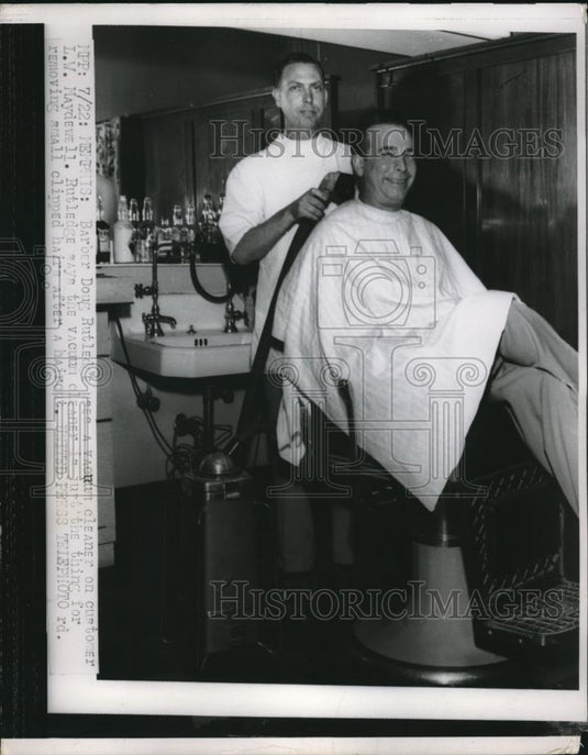 1955 Press Photo Barber D Rutler & customer LW Maydewell ,Memphis, TN - Historic Images