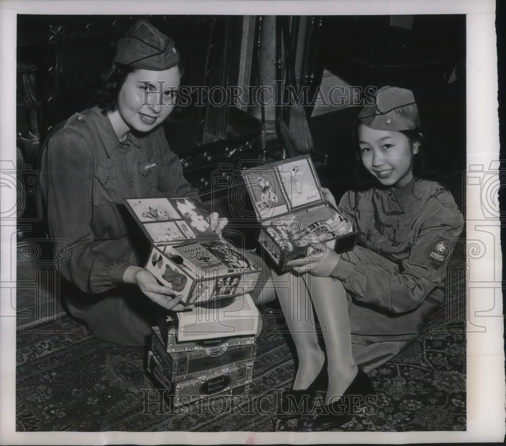 1946 Press Photo Evelyn Margoe &amp; Victoria Chu members of the American Women&#39;s - Historic Images