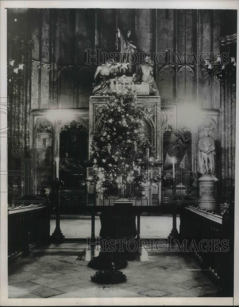 1938 Press Photo King George Christmas Tree West End Of Westminster Abby - Historic Images