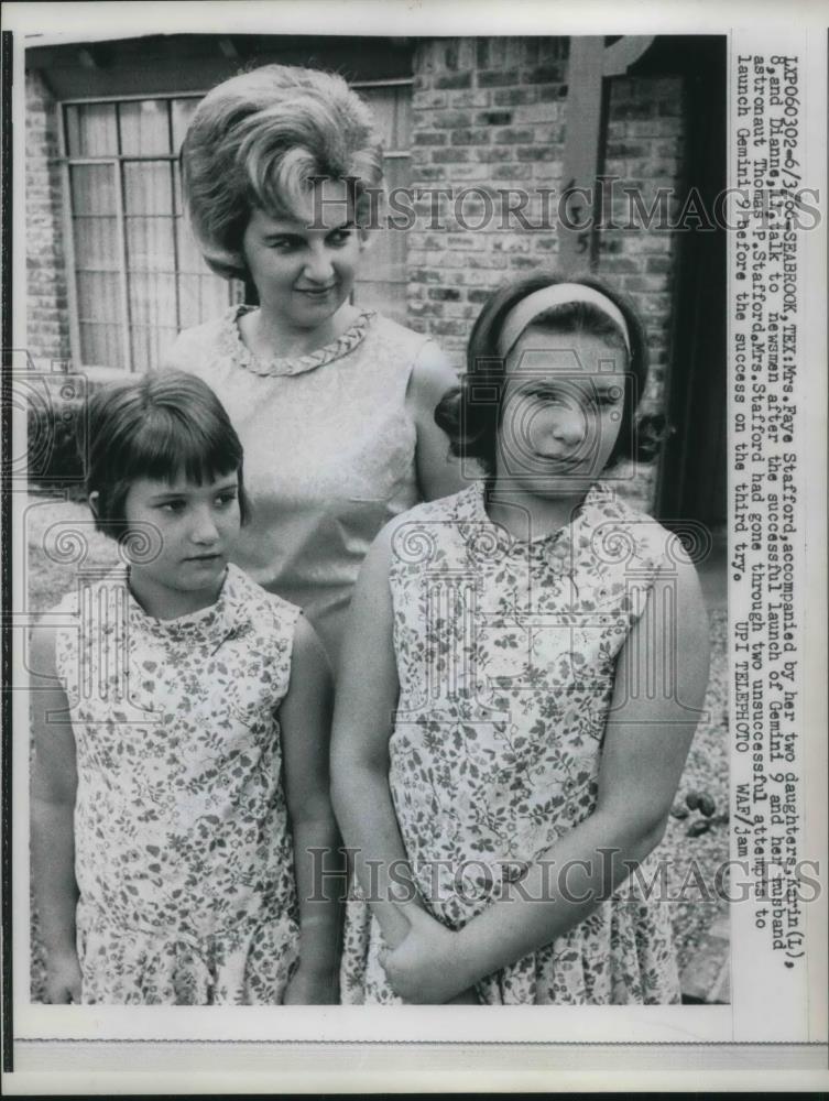 1966 Press Photo Seabrook, Tx astronauts wife Mrs F Stafford &amp; children - Historic Images