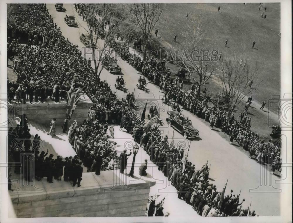 1939 Press Photo Crowds in historic old Quebec, Canada for King George visit - Historic Images