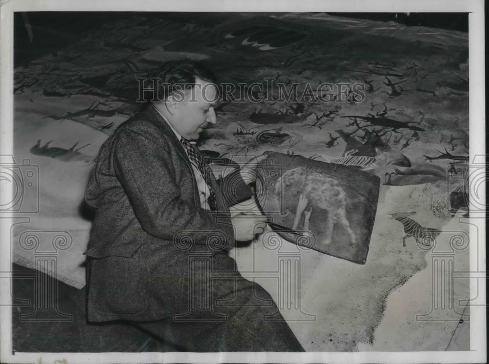 1937 Press Photo Harold Greene with prehistoric art on exhibit in Philadelphia - Historic Images