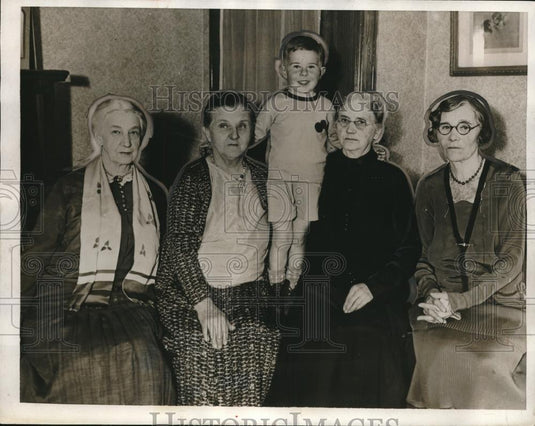 1932 Press Photo Donald Nair Cecil Poses With His Four Great Grandmothers - Historic Images