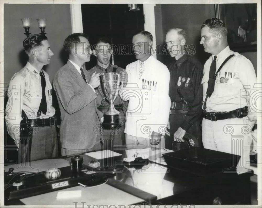 1937 Press Photo Roswell Magill Presents Secretary&#39;s Cup Bureau Customs &amp; Gold - Historic Images