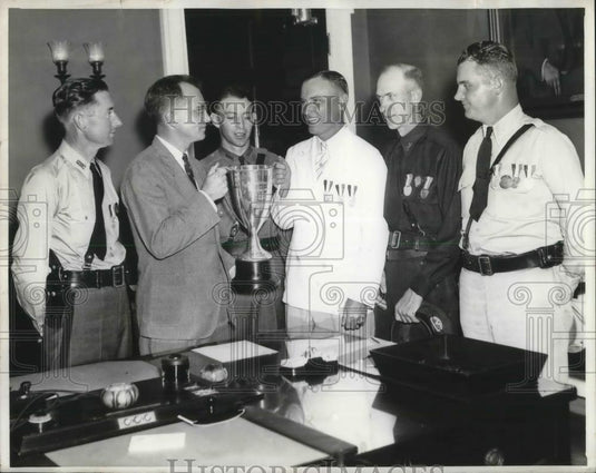 1937 Press Photo Roswell Magill Presents Secretary's Cup Bureau Customs & Gold - Historic Images
