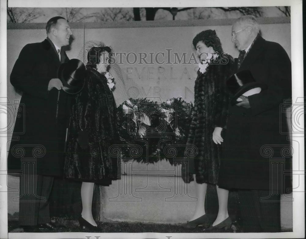 1941 Press Photo J. Pierpont Moffett, Mrs. T. McManus, Mrs. J. Mallard - Historic Images