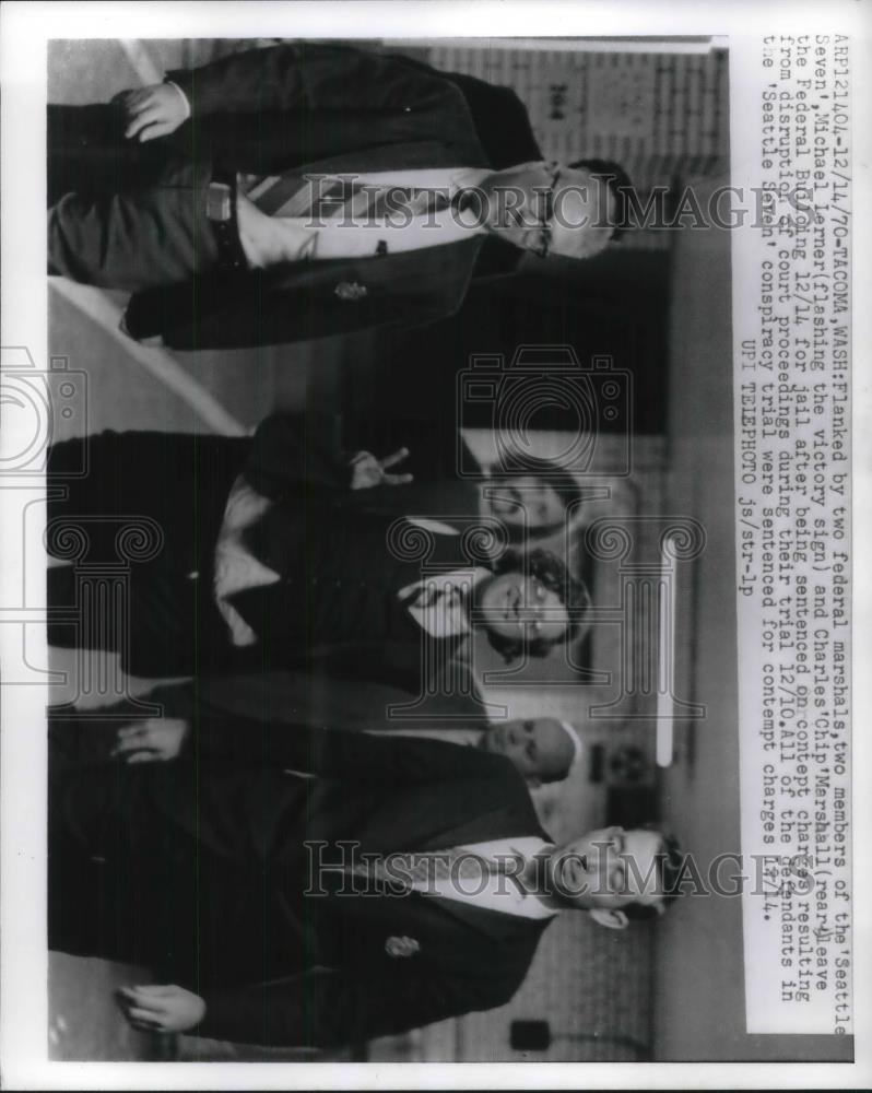 1970 Press Photo Michael lerner Charles Marshall Leaving Fed Building - Historic Images