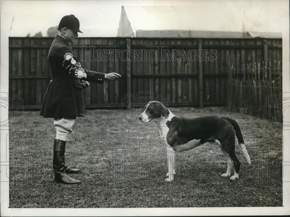 1930 Press Photo Tom Newman, Duke of Beaufort's Huntsman with Champion Hound - Historic Images