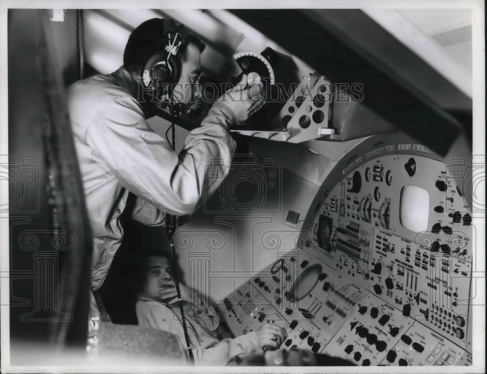 1962 Press Photo Sextants Used During Simulated Flights at Martin Company - Historic Images