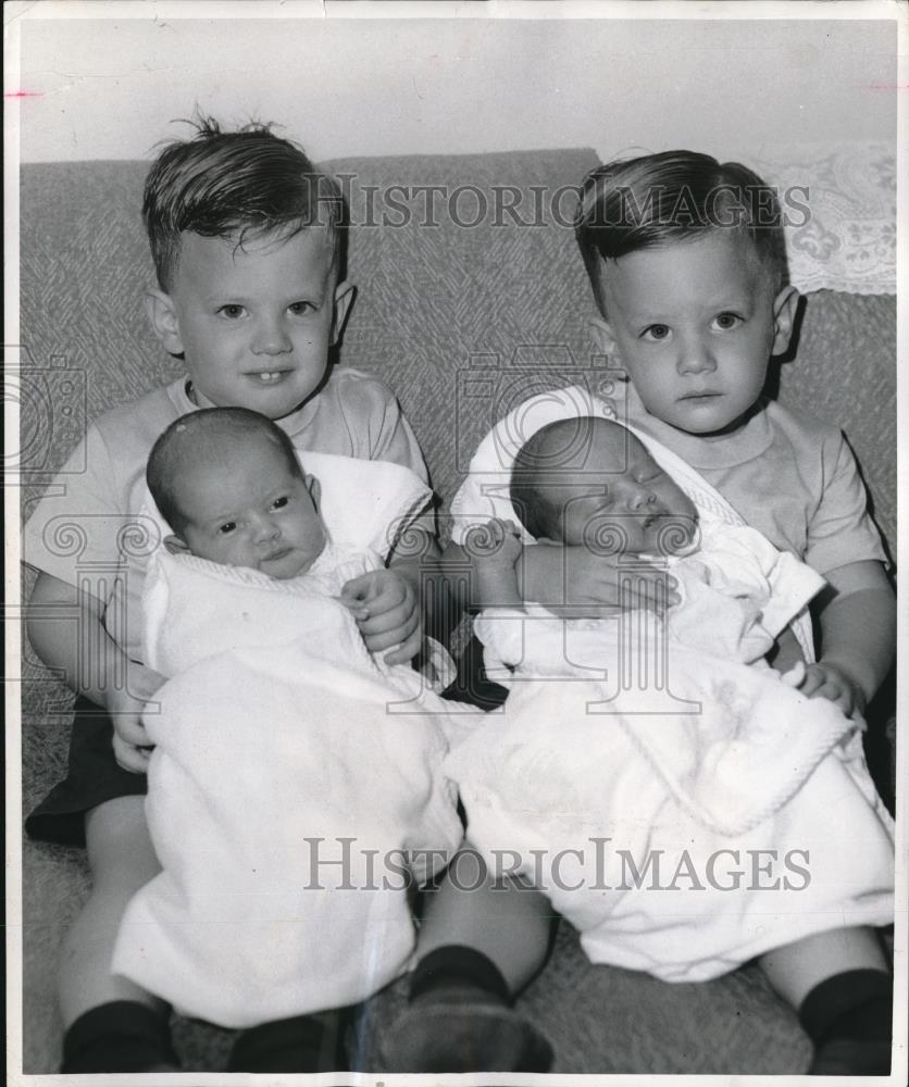 1957 Press Photo L.K Brown family james David and Mark Lee Twins - Historic Images