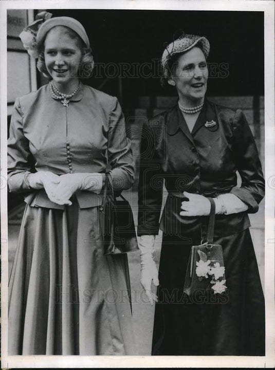 1949 Press Photo Sharman Douglas & Her Mother Mrs. Lewis Douglas - Historic Images