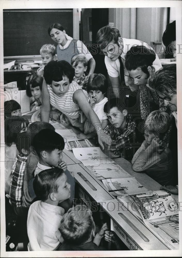 1969 Press Photo Cleveland Schools Summer School Class at Waring School - Historic Images