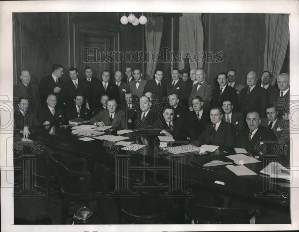 1946 Press Photo Members of Mayor William O&#39;Dwyer&#39;s Disaster Control Board - Historic Images