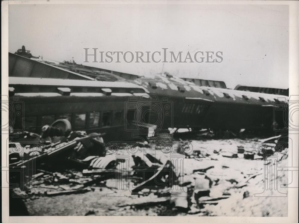 1936 Press Photo View Of Wreckage From Train That Leaped Off Train Tracks - Historic Images