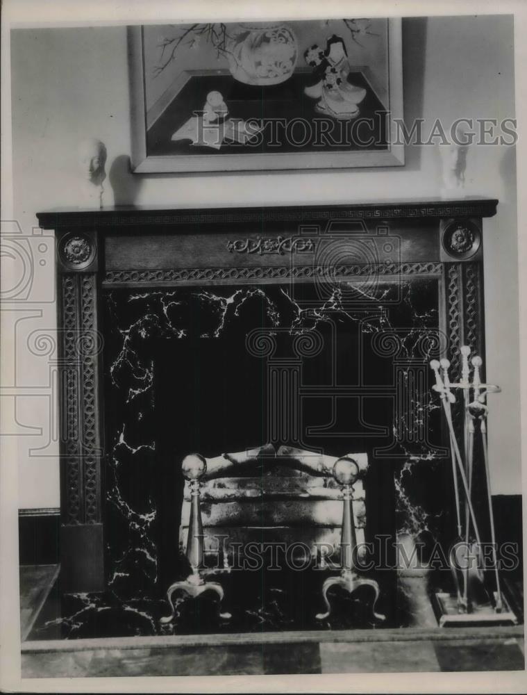 1937 Press Photo An old fashioned fireplace in a home - Historic Images
