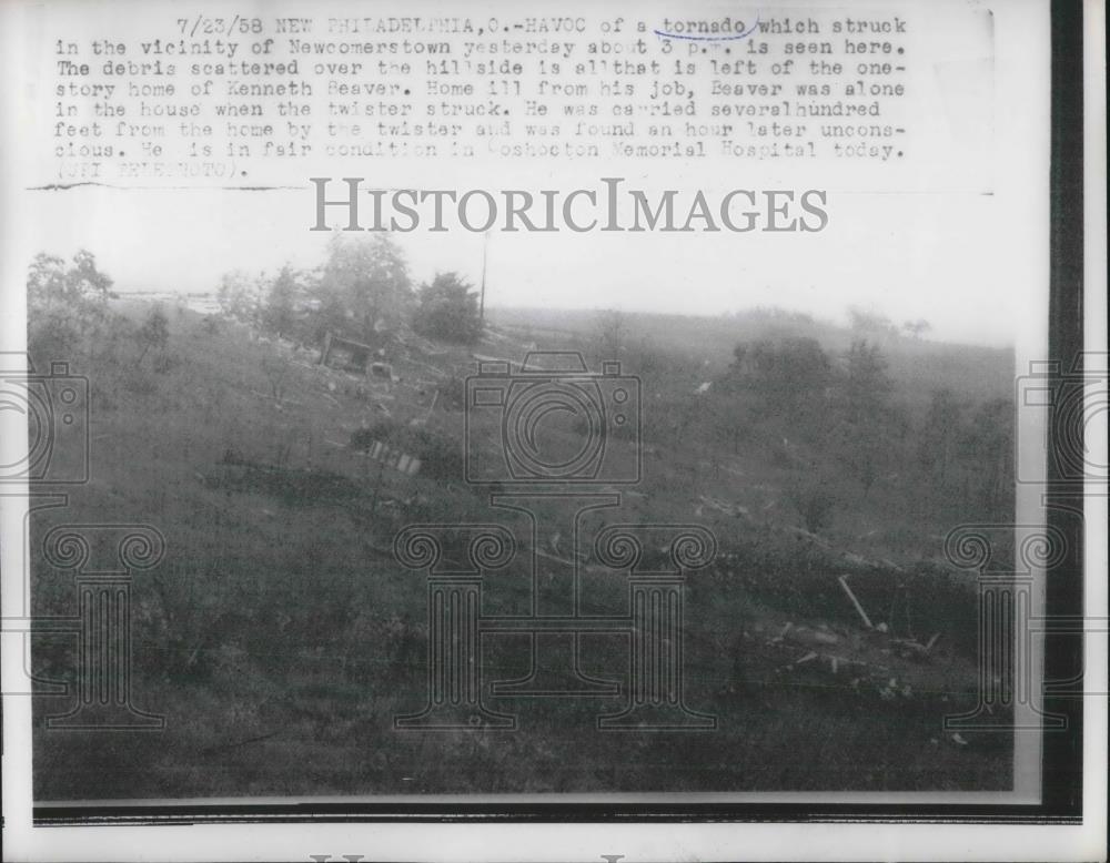 1958 Press Photo Tornado Damage in New Philadelphia Home of Kenneth Beaver - Historic Images