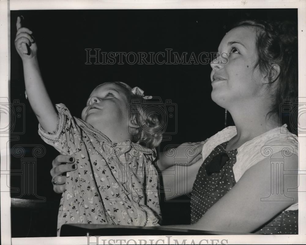 1939 Press Photo Dixie Lee Young Daughter of Mr &amp; Mr Adam Young in Stolen Car - Historic Images