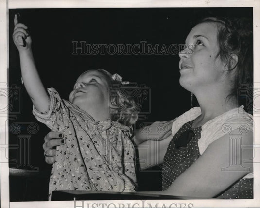 1939 Press Photo Dixie Lee Young Daughter of Mr & Mr Adam Young in Stolen Car - Historic Images