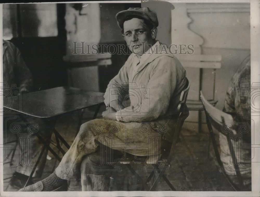 1932 Press Photo Yves Nicole, French fisherman who saved sub sailors - Historic Images