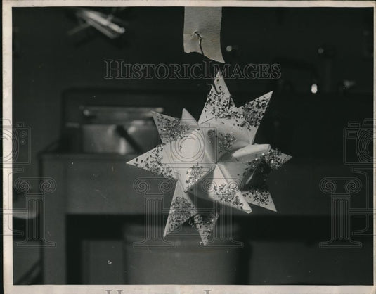 1959 Press Photo Christmas decorations of stars by Ray Art Stationers - Historic Images