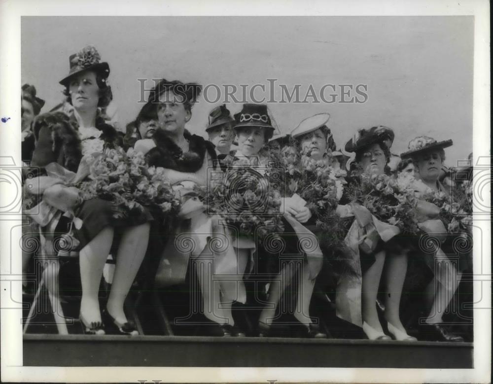 1943 Press Photo Widows And Mothers Who Christened Six New Destroyer Escorts - Historic Images