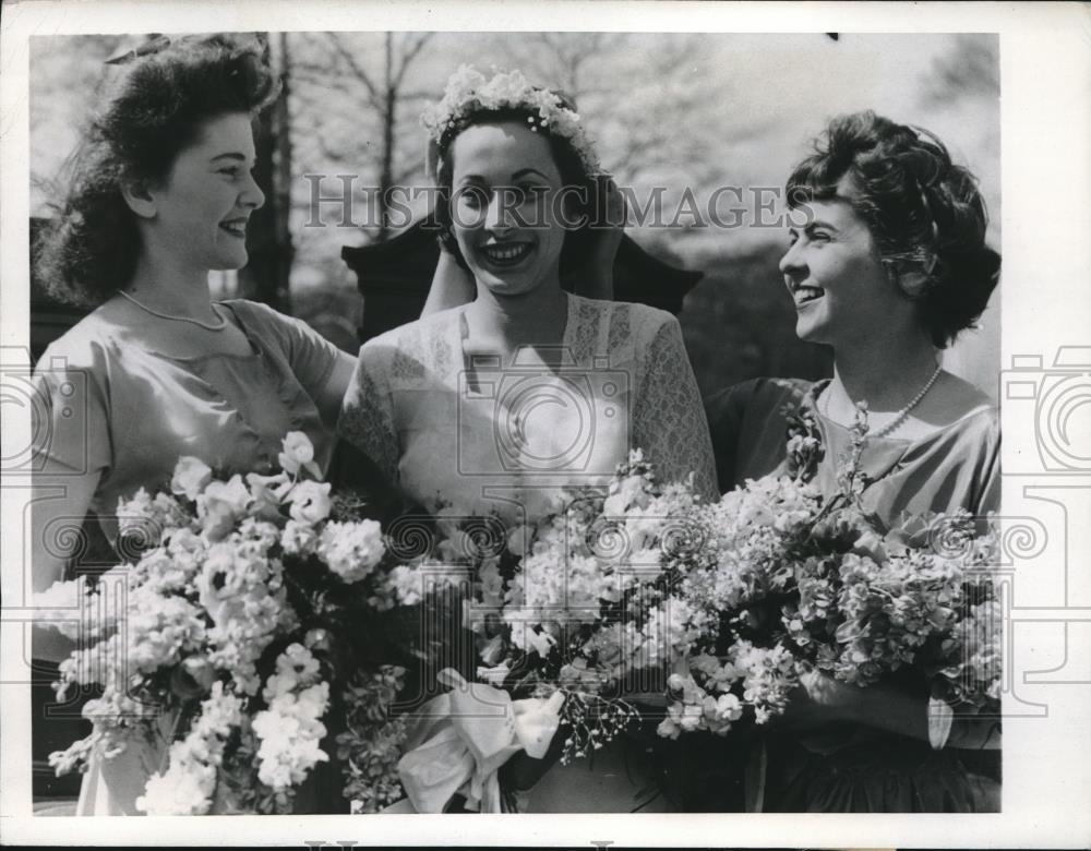 1943 Press Photo Queen of the May at Beaver College May Day Ceremony Lorraine Lu - Historic Images