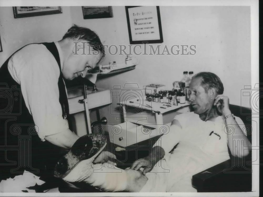 1939 Press Photo AB Jenkins being treated for burns on right leg, right arm - Historic Images