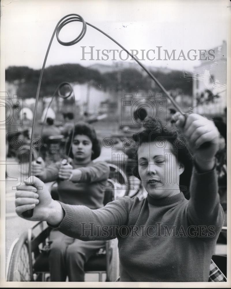 1960 Press Photo Women exercising at rehabilitation center - Historic Images