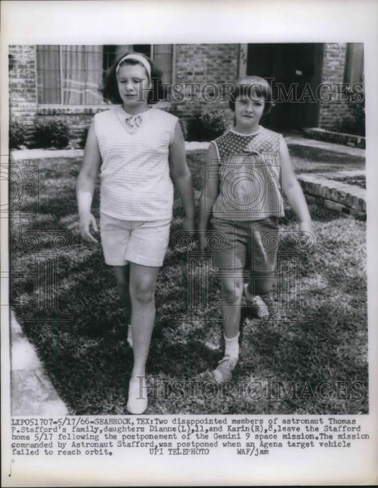 1966 Press Photo Dianne & Karin Stafford Daughters Of Astronaut Tom Stafford - Historic Images