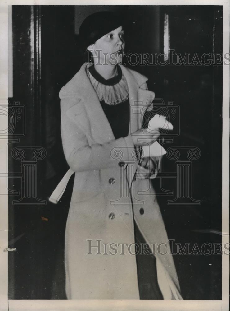 1934 Press Photo Mrs. Allie Nelson at police station for questioning in shooting - Historic Images