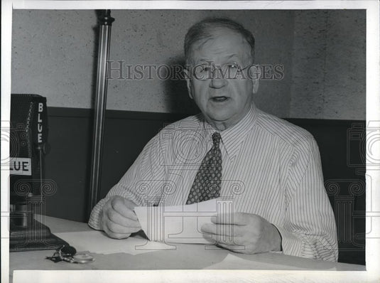 1943 Press Photo Coal Administrator Harold Ickes Spoke on Radio - Historic Images