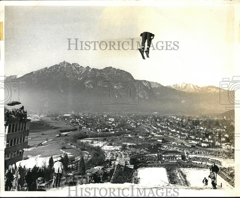 1972 Press Photo Olympic Ski Jumper in mid air at practice in Sapporo Japan - Historic Images