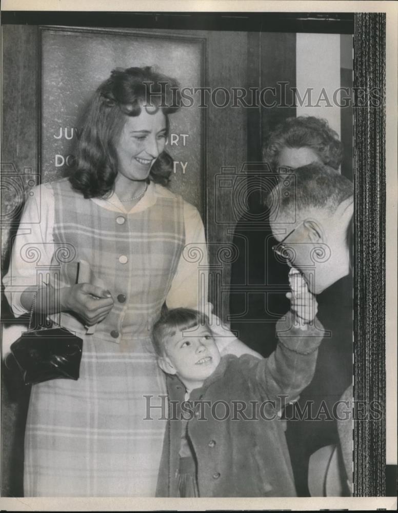 1981 Press Photo Brenda Jennings after returning to her mother in Omaha NB - Historic Images