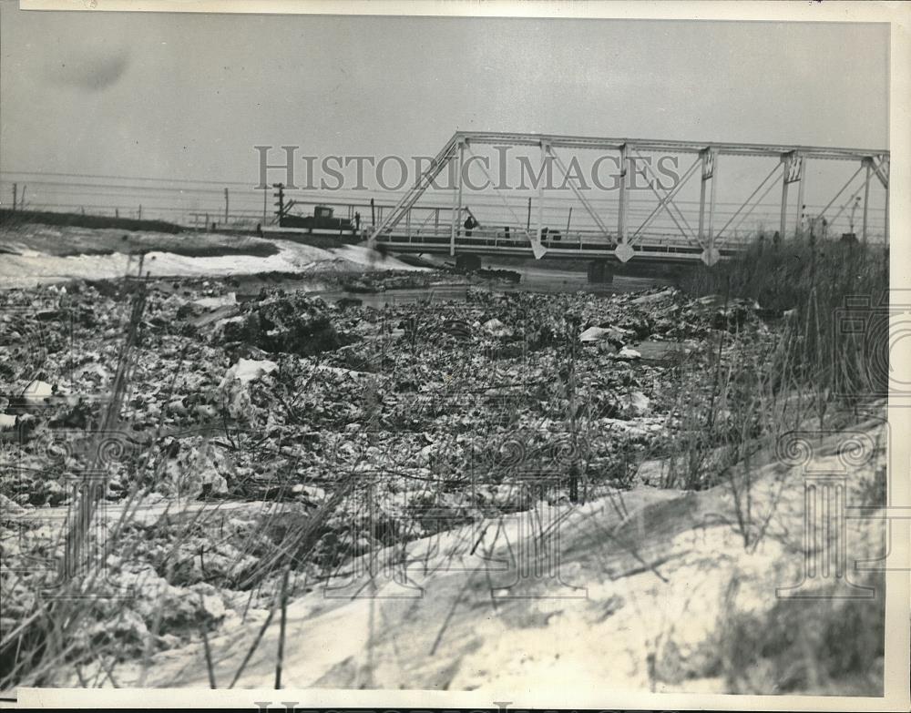 1936 Press Photo Annawan, Ill RR bridges threatened by ice jam in the river - Historic Images